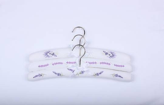 Lavender coat hangers - set of 3. Code: EH-LAV